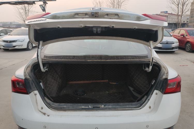 Used Zotye Z300 2016 New Vision 1.5L Manual Entry-Level Model with Sunroof Trunk
