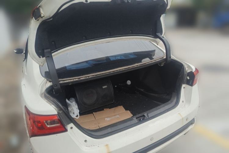 Used Zotye Z300 2016 New Vision 1.5L Manual Entry-Level Model Trunk