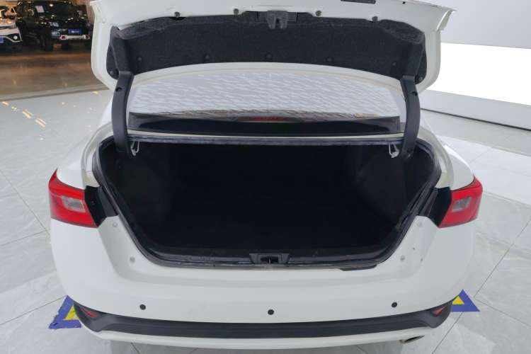 Used Zotye Z300 2016 New Vision 1.5L Manual Entry-Level Model Trunk
