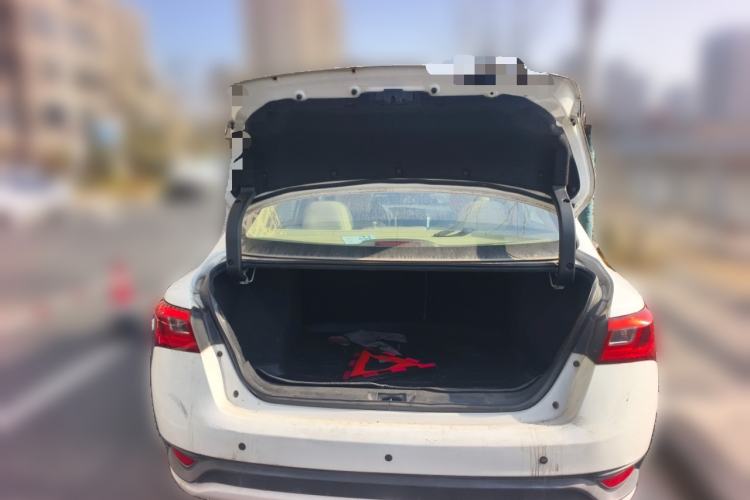 Used Zotye Z300 2016 New Vision 1.5L Manual Entry-Level Model Trunk