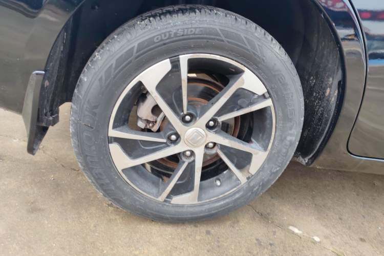 Used Zotye Z360 2017 1.5L Manual Luxury Model Exterior 8