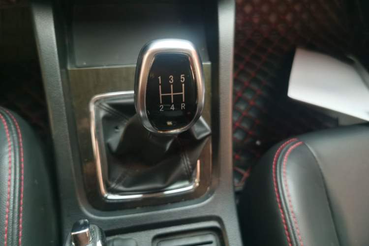Used Zotye Z360 2017 1.5L Manual Luxury Model Gear Lever
