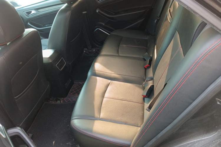 Used Zotye Z360 2017 1.5L Manual Luxury Model Interior 4