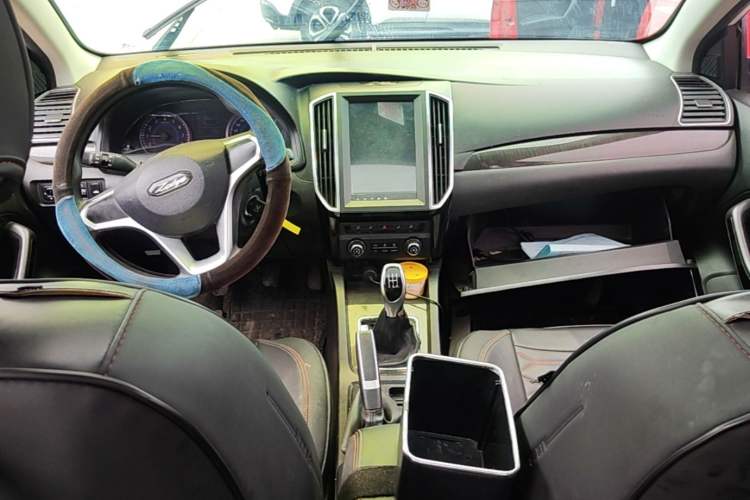 Used Zotye Z360 2017 1.5L Manual Luxury Model Center Console
