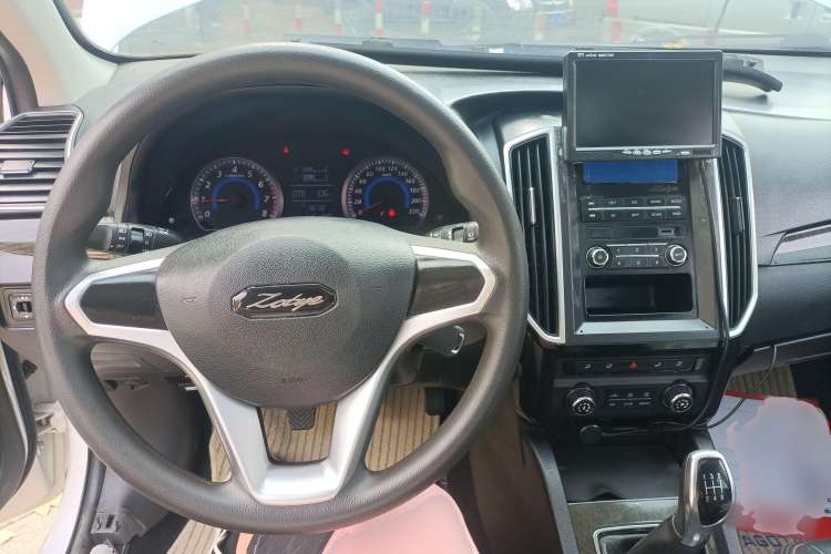 Used Zotye Z360 2017 1.5L Manual Luxury Model Center Console
