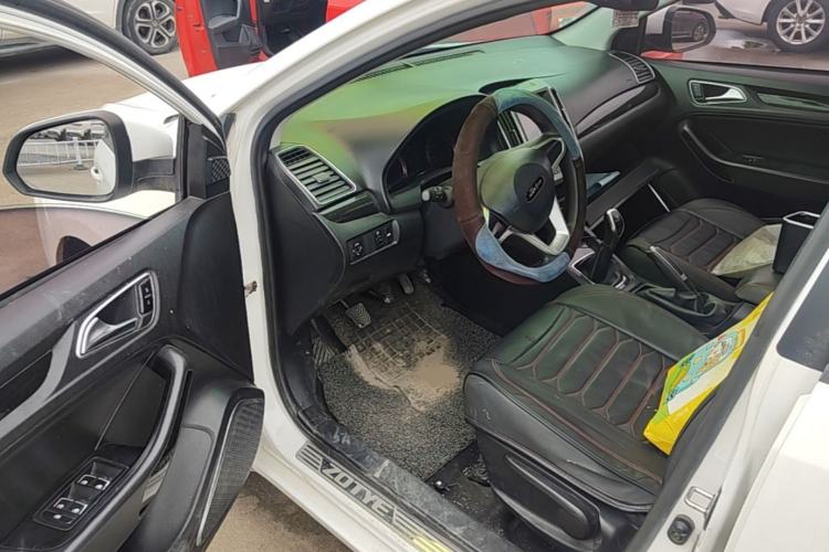 Used Zotye Z360 2017 1.5L Manual Luxury Model Driver Seat
