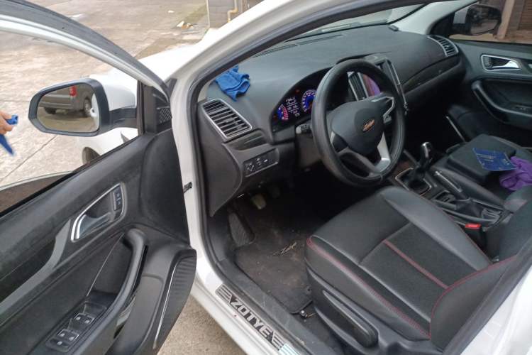 Used Zotye Z360 2017 1.5L Manual Luxury Model Driver Seat