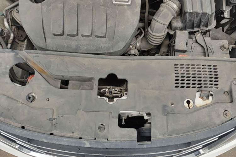 Used Zotye Z360 2017 1.5L Manual Luxury Model Engine Bay