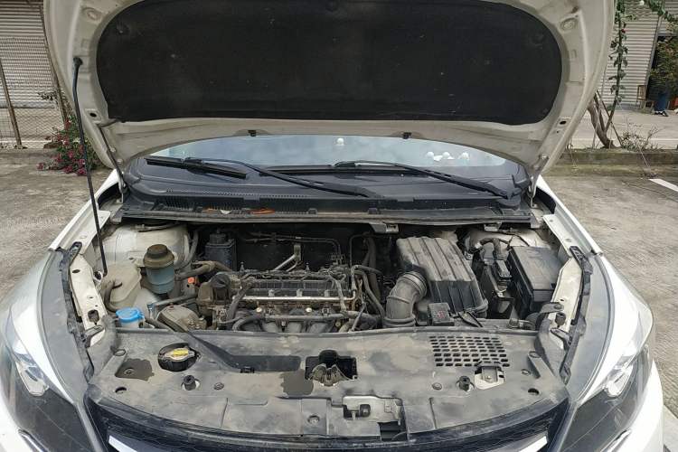 Used Zotye Z360 2017 1.5L Manual Luxury Model Engine Bay