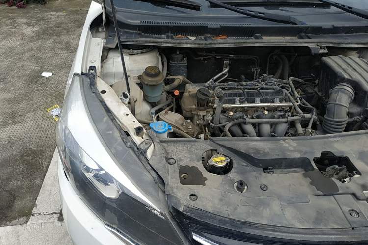 Used Zotye Z360 2017 1.5L Manual Luxury Model Engine Bay Right