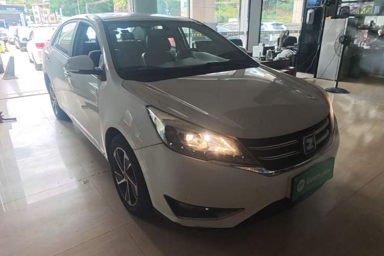 Used Zotye Z360 2017 1.5L Manual Luxury Model Front Right 45 Deg