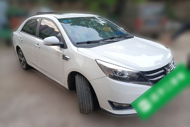 Used Zotye Z360 2017 1.5L Manual Luxury Model Front Right 45 Deg