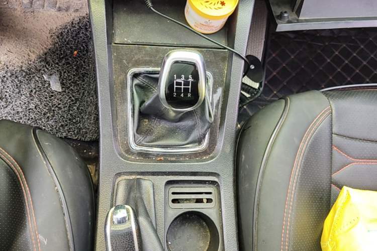 Used Zotye Z360 2017 1.5L Manual Luxury Model Gear Lever