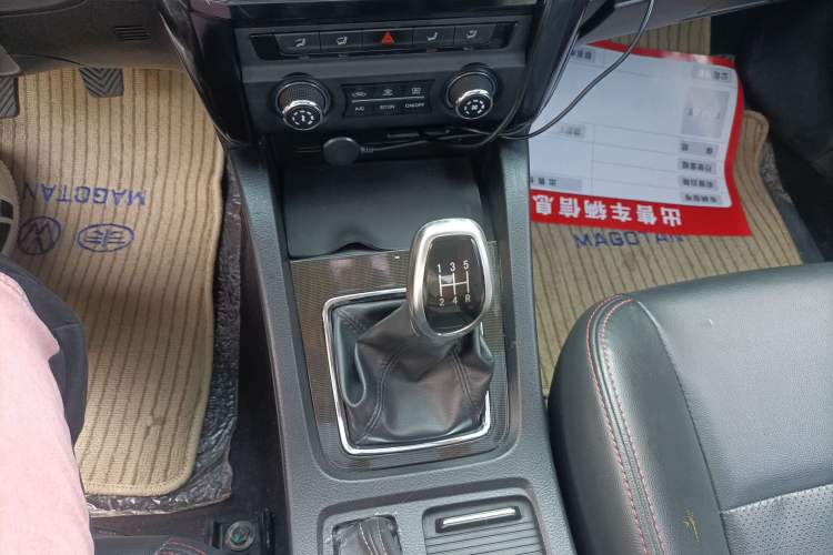 Used Zotye Z360 2017 1.5L Manual Luxury Model Gear Lever