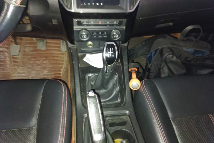 Used Zotye Z360 2017 1.5L Manual Luxury Model Gear Lever