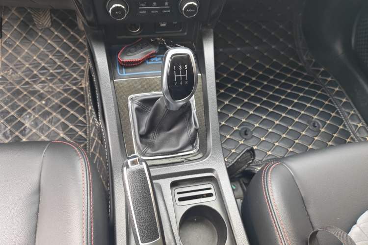 Used Zotye Z360 2017 1.5L Manual Luxury Model Gear Lever