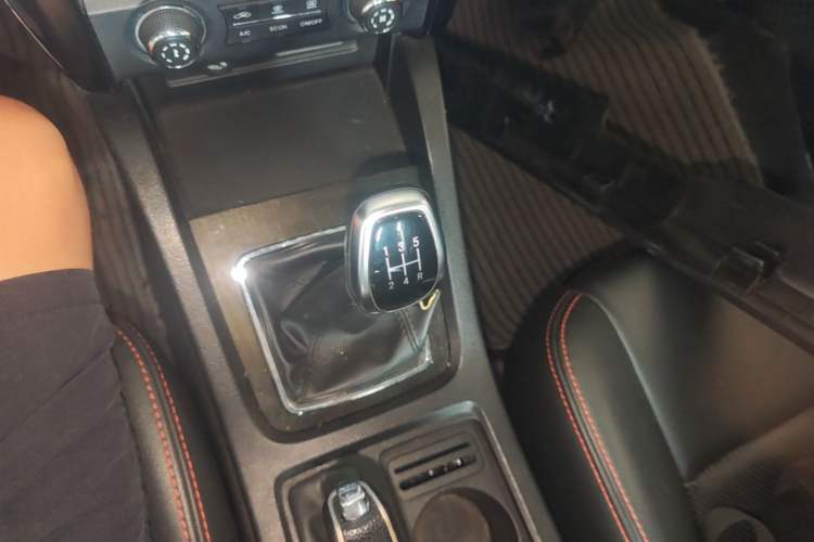 Used Zotye Z360 2017 1.5L Manual Luxury Model Gear Lever