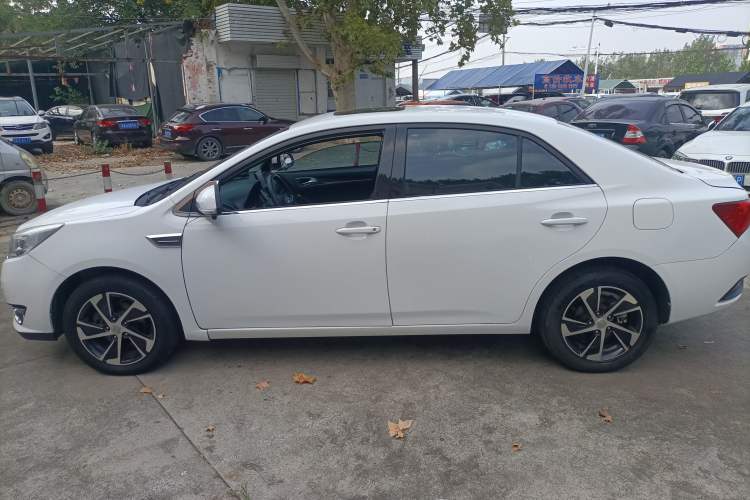 Used Zotye Z360 2017 1.5L Manual Luxury Model Left Side