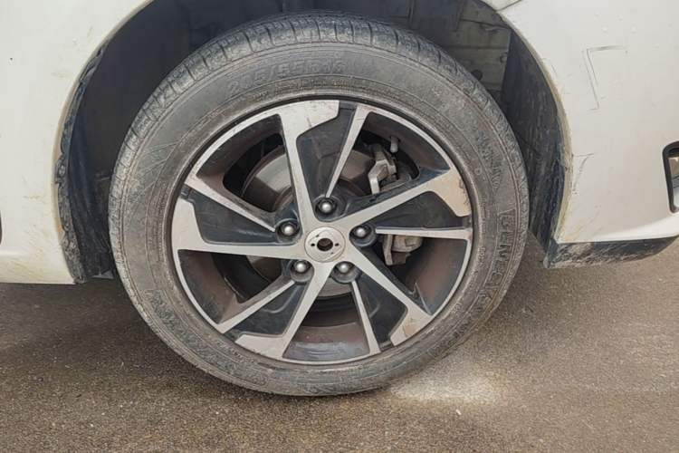 Used Zotye Z360 2017 1.5L Manual Luxury Model Right Front Wheel Hub