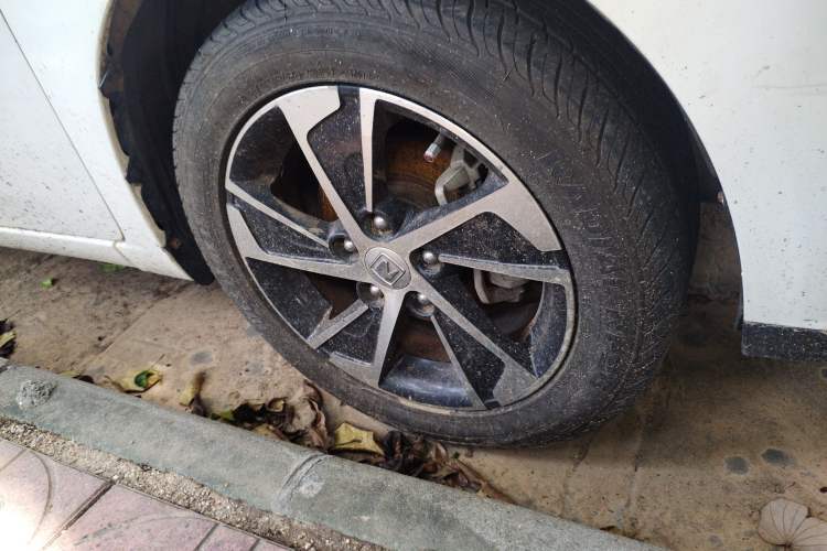 Used Zotye Z360 2017 1.5L Manual Luxury Model Right Front Wheel Hub