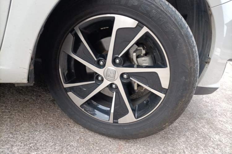 Used Zotye Z360 2017 1.5L Manual Luxury Model Right Front Wheel Hub