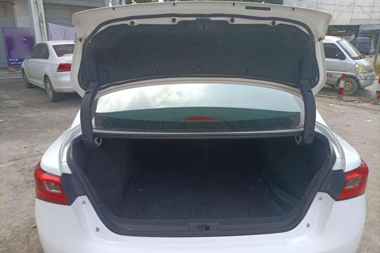Used Zotye Z360 2017 1.5L Manual Luxury Model Trunk