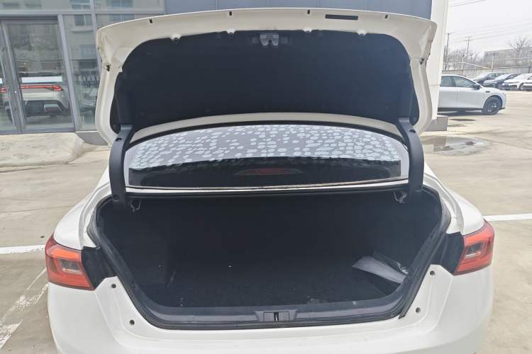 Used Zotye Z360 2017 1.5L Manual Luxury Model Trunk