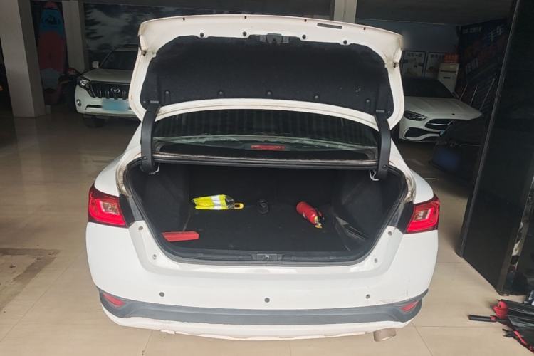 Used Zotye Z360 2017 1.5L Manual Luxury Model Trunk