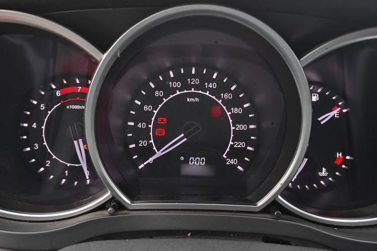 Used Zotye Z500 2015 1.5T Manual Luxury Model Interior 6