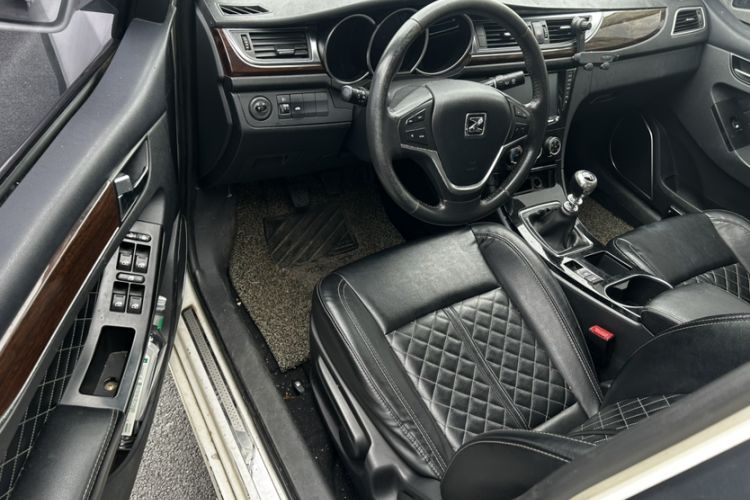 Used Zotye Z500 2015 1.5T Manual Luxury Model Interior 2
