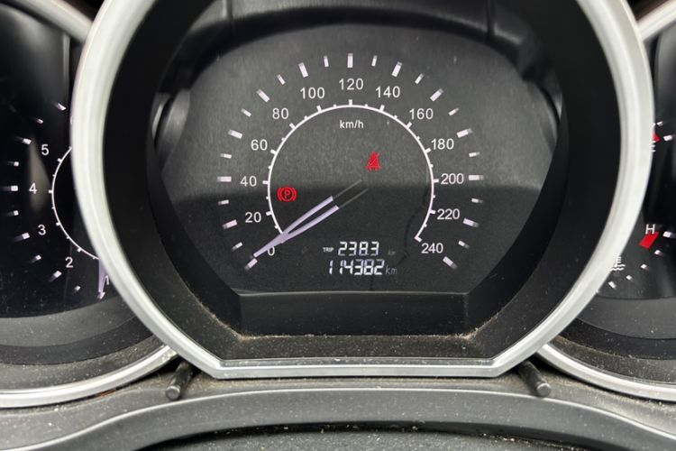Used Zotye Z500 2015 1.5T Manual Luxury Model Odometer Close Up