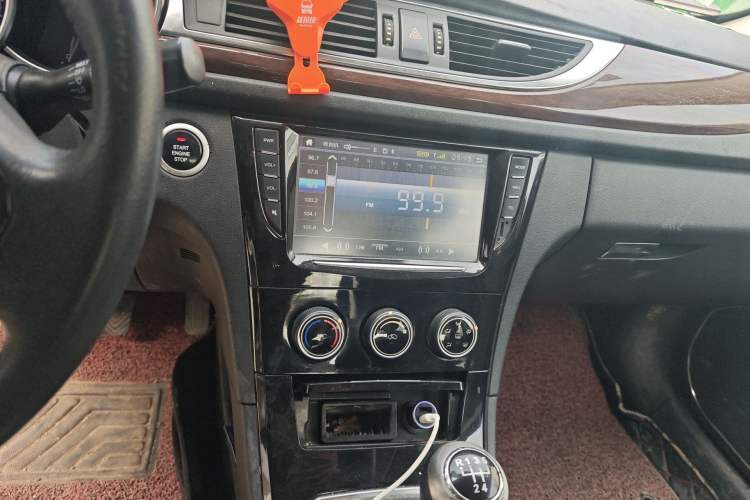Used Zotye Z500 2015 1.5T Manual Luxury Model Audio And AC Panel