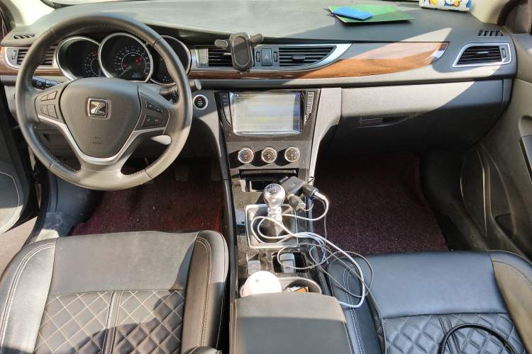 Used Zotye Z500 2015 1.5T Manual Luxury Model Center Console