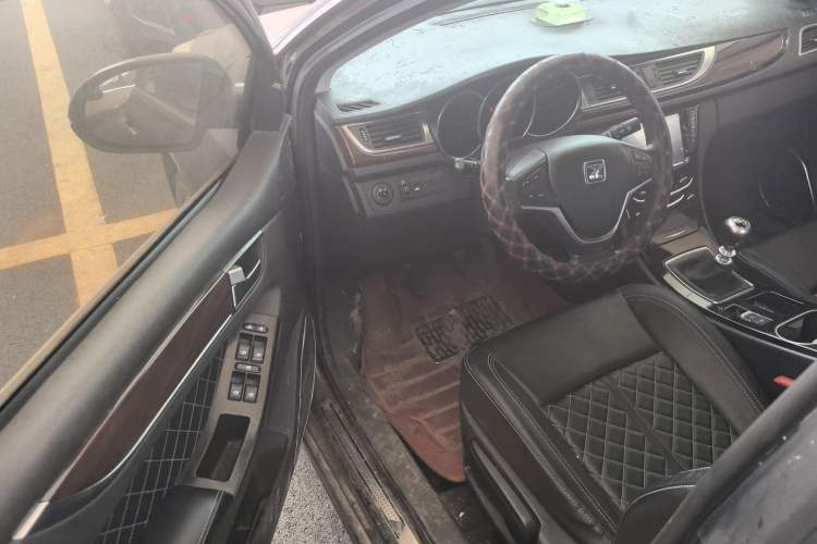 Used Zotye Z500 2015 1.5T Manual Luxury Model Driver Seat