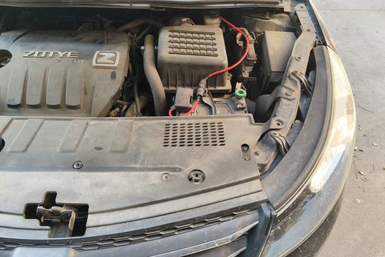 Used Zotye Z500 2015 1.5T Manual Luxury Model Engine Bay Left