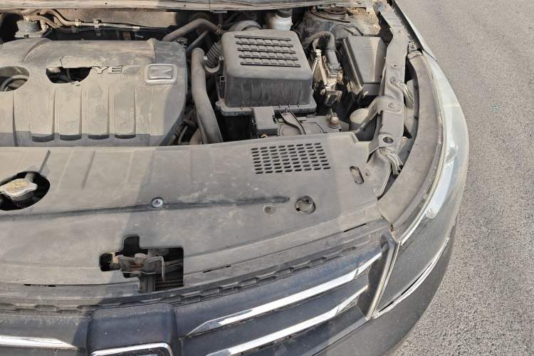 Used Zotye Z500 2015 1.5T Manual Luxury Model Engine Bay Left