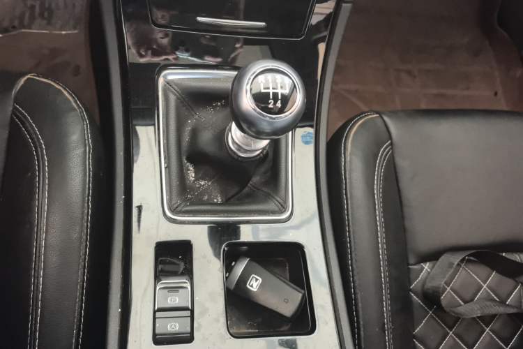 Used Zotye Z500 2015 1.5T Manual Luxury Model Gear Lever