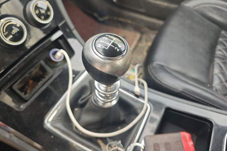 Used Zotye Z500 2015 1.5T Manual Luxury Model Gear Lever