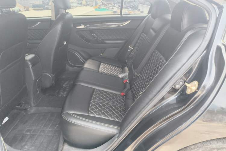 Used Zotye Z500 2015 1.5T Manual Luxury Model Left Rear Seat