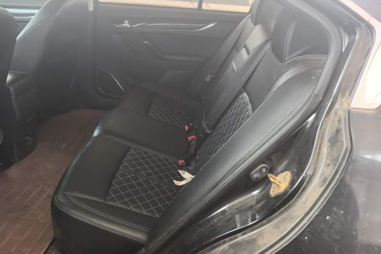 Used Zotye Z500 2015 1.5T Manual Luxury Model Left Rear Seat
