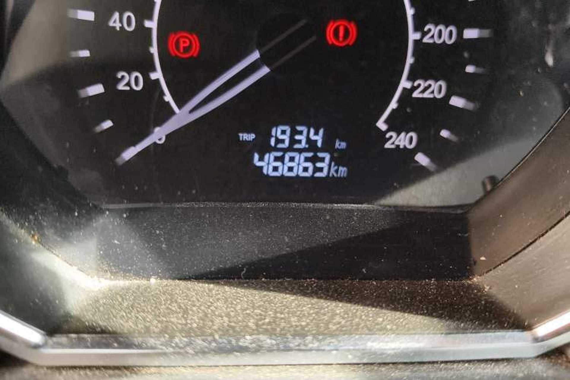 Used Zotye Z500 2015 1.5T Manual Luxury Model Odometer Close Up