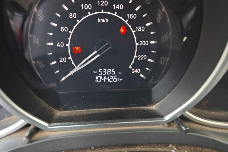 Used Zotye Z500 2015 1.5T Manual Luxury Model Odometer Close Up