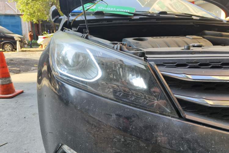 Used Zotye Z500 2015 1.5T Manual Luxury Model Right Front Headlight