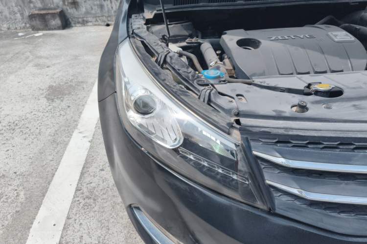 Used Zotye Z500 2015 1.5T Manual Luxury Model Right Front Headlight