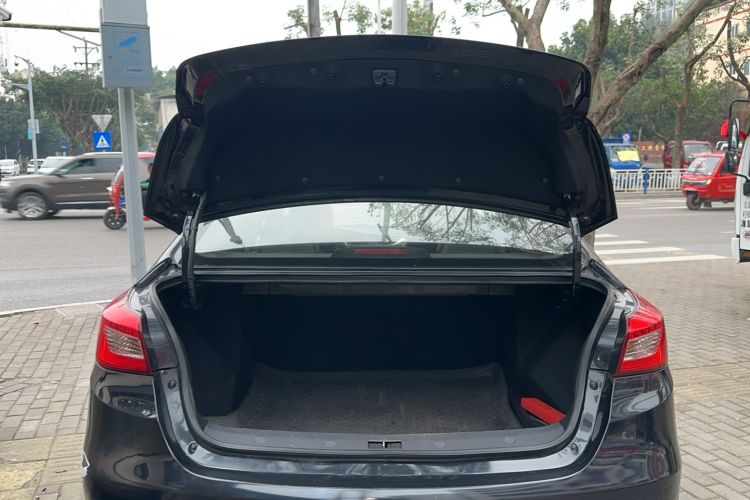 Used Zotye Z500 2015 1.5T CVT Luxury Model Trunk
