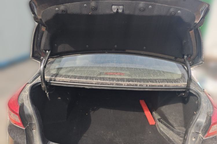 Used Zotye Z500 2015 1.5T Manual Luxury Model Trunk
