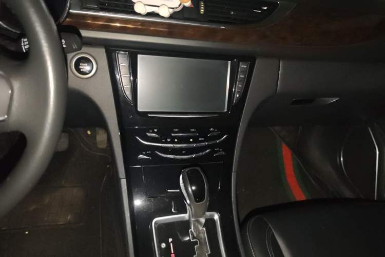 Used Zotye Z500 2015 1.5T CVT Luxury Model Audio And AC Panel