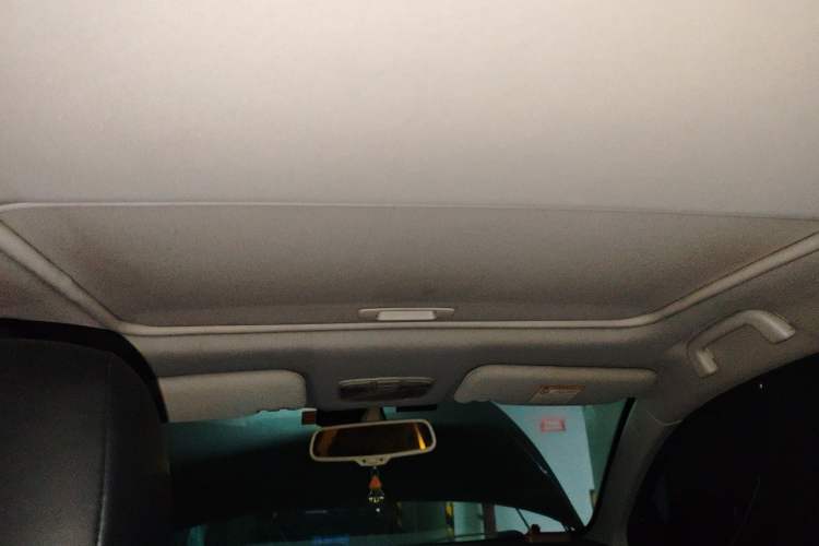 Used Zotye Z500 2015 1.5T CVT Luxury Model Headliner