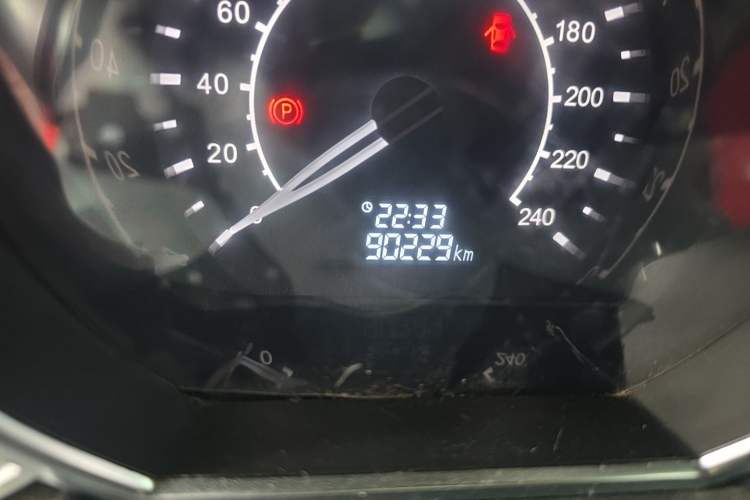 Used Zotye Z500 2015 1.5T Manual Luxury Model Odometer Close Up