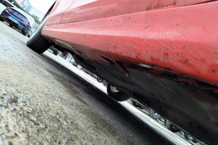 Used Zotye Z500 2015 1.5T CVT Luxury Model Right Side Sill